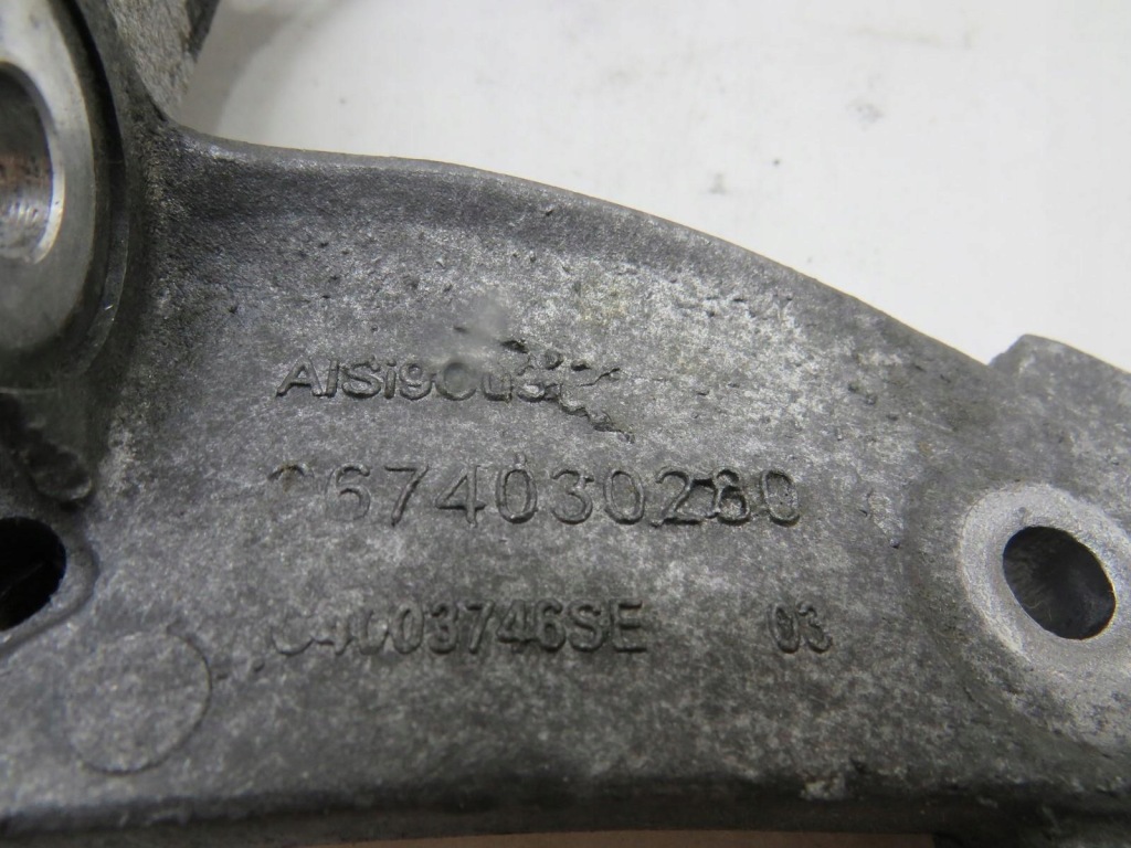 Кронштейн кронштейн генератора peugeot 308 9674030280 в Украине