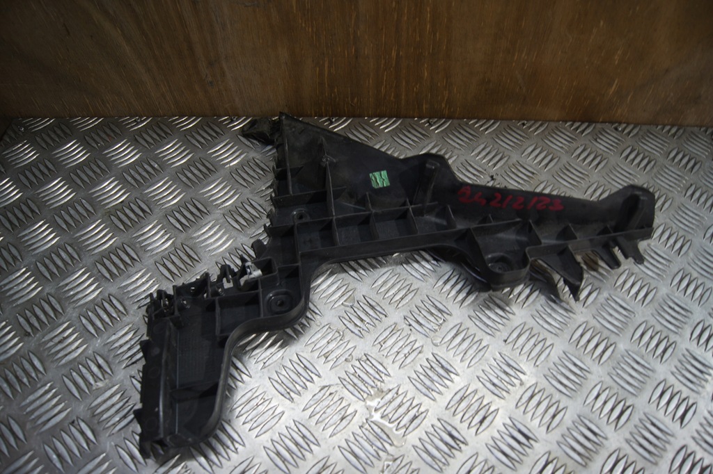 фото №7, Audi оригинальный номер 8p3807378b направляющая бампера