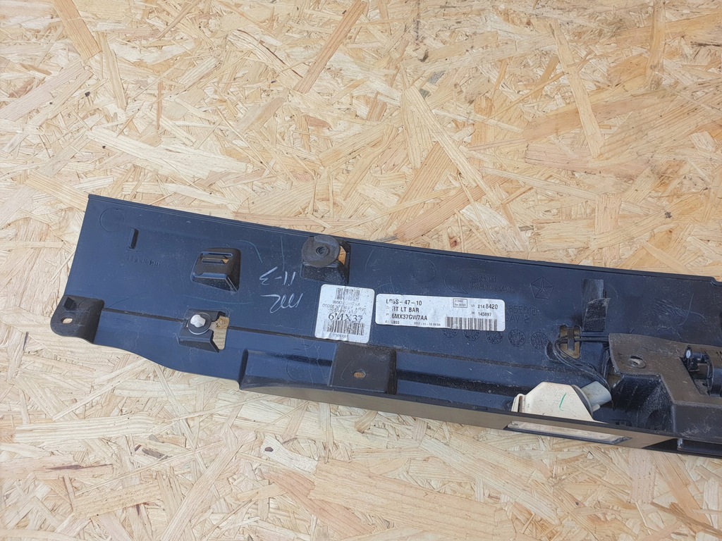 фото №8, Dodge grand caravan накладка кришки багажника камера