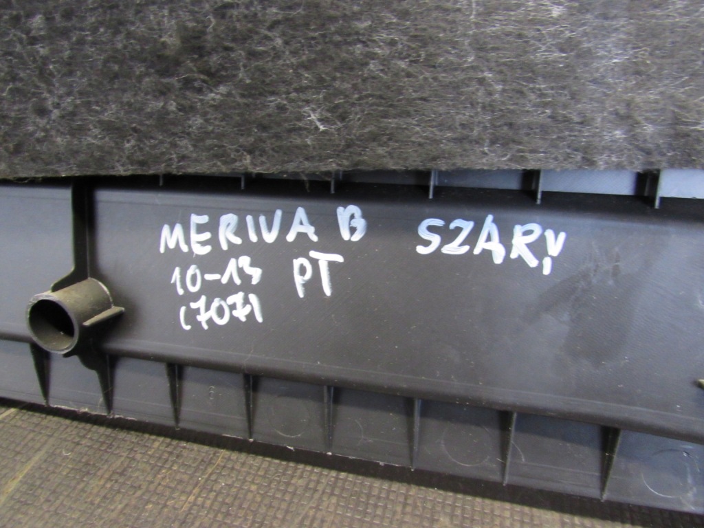 Купити Обшивка багажника правий задній 475498858 opel meriva b 10-13r.