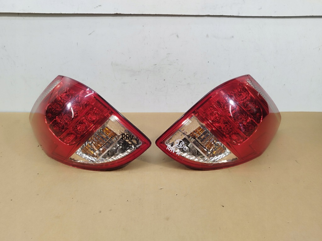 фото №1, Лампа права + ліва задня toyota rav4 iii lata 2005-2008 комплект