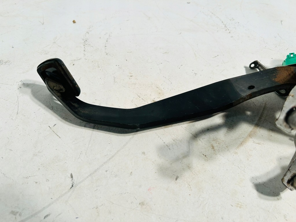 фото №8, Avensis t27 механическая коробка передач педаль тормоза