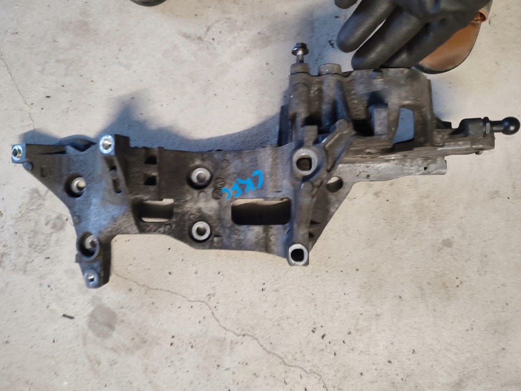 Купити Кронштейн генератора vw audi seat skoda 04l903143b