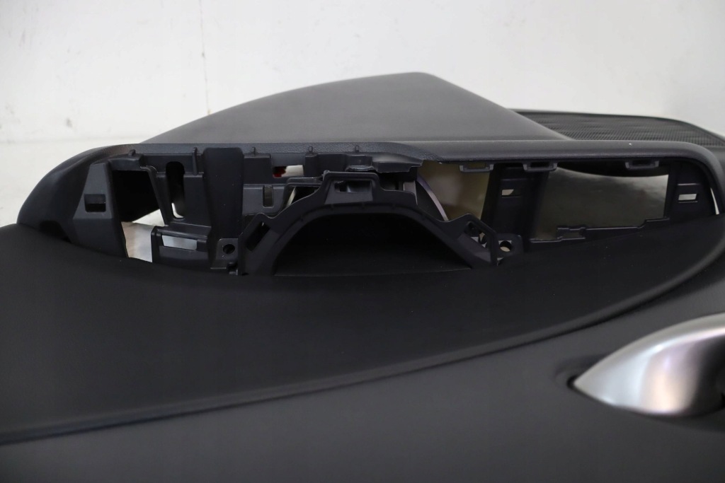 Обшивка оббивка двері правий задня задній lexus ux ux250h в Україні