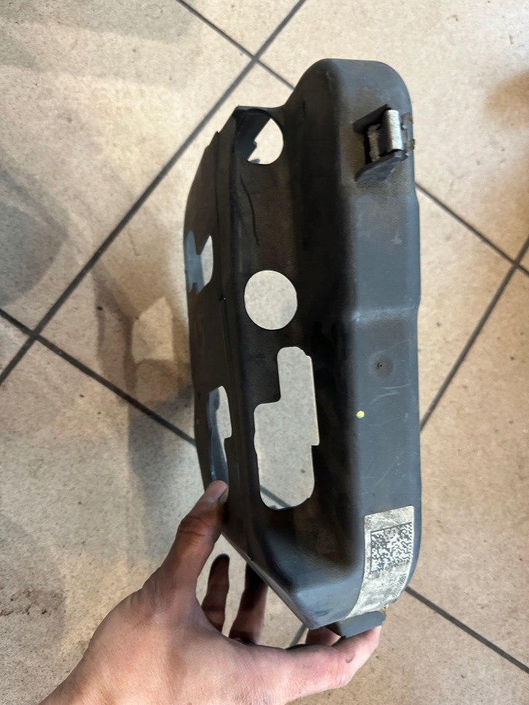 Mercedes b klasa w246 a w176 корпус накладка пластикова ремінь розподільного валу 1,5 Оригінал