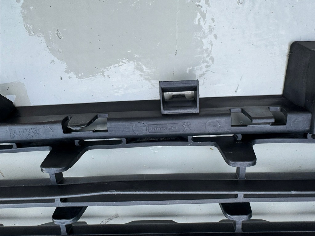 фото №14, Peugeot 2008 1 i 13-19r решётка бампера средняя перед передняя 9678059477