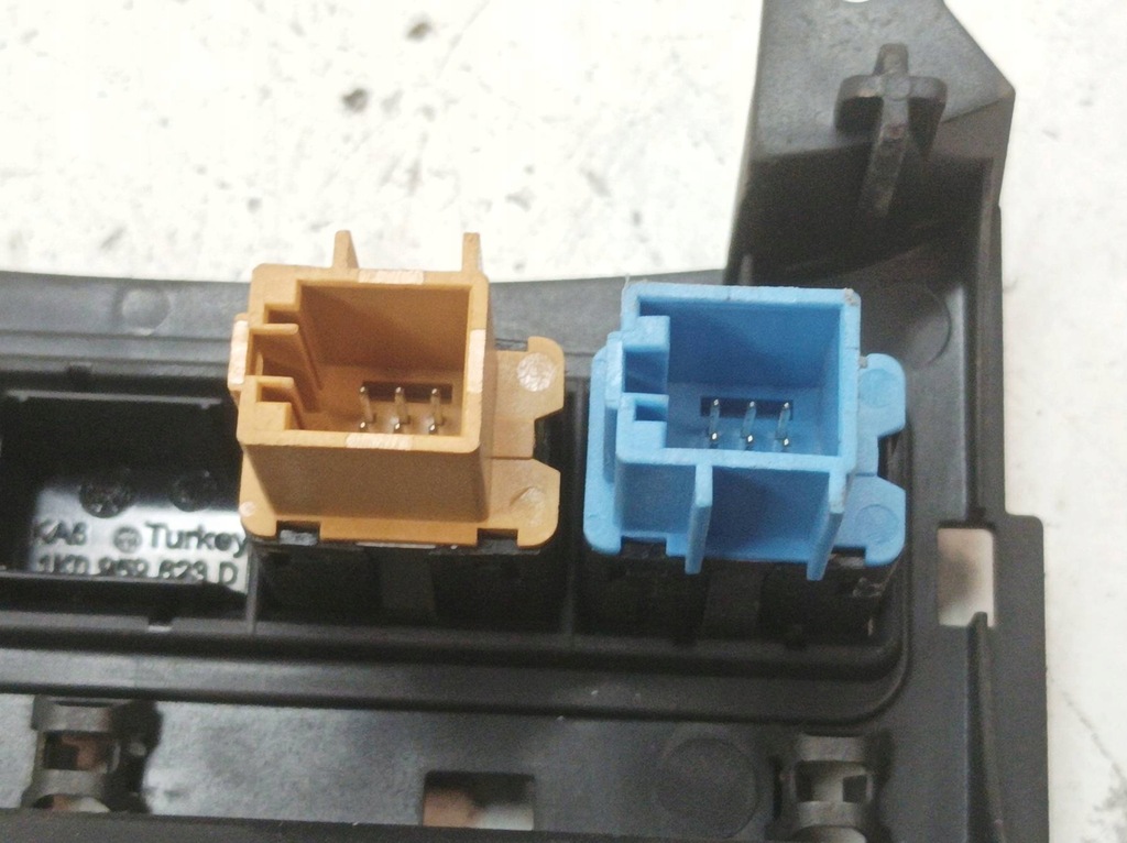 фото №9, Бардачок разъём usb aux 12v 5c 5g0035222e vw volkswagen jetta vi 2010-