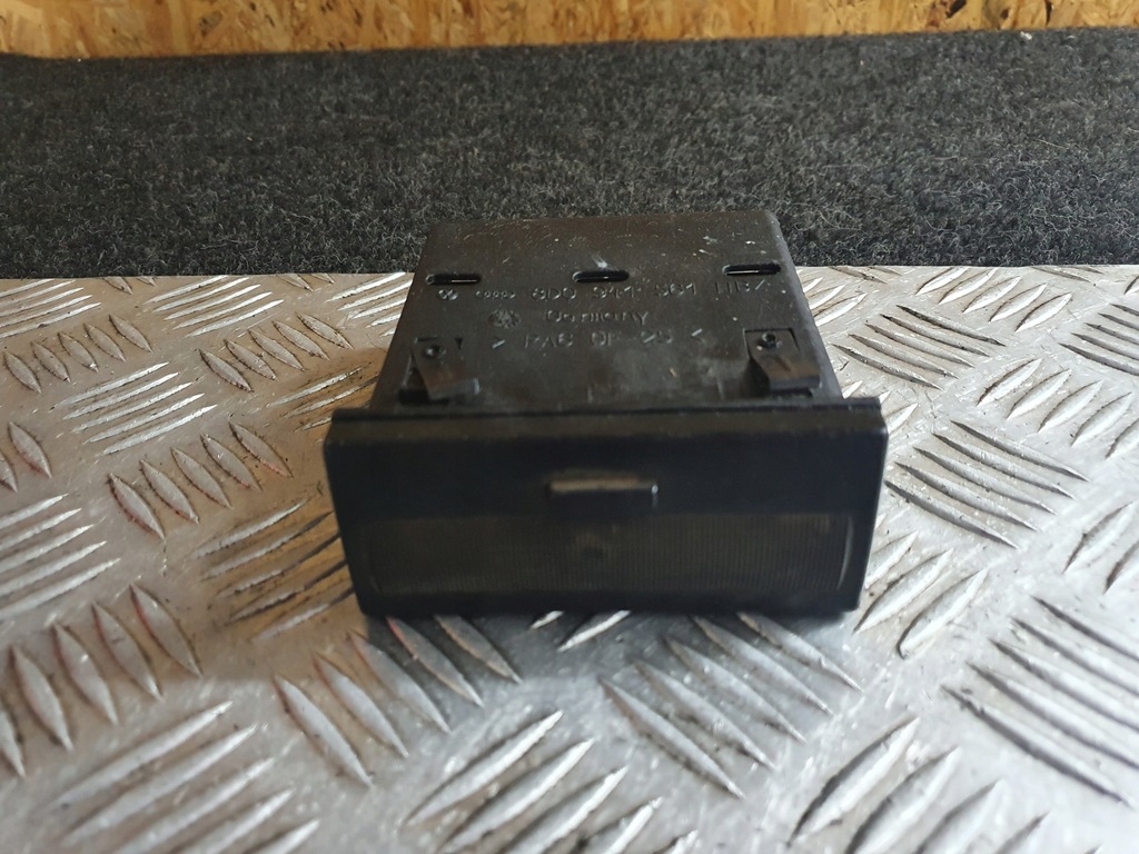 фото №1, Audi a4 b5 бардачок консоли 8d0941561hbz