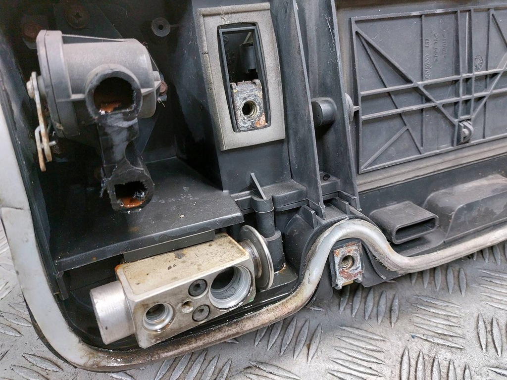 фото №8, Корпус обігрівача renault premium i