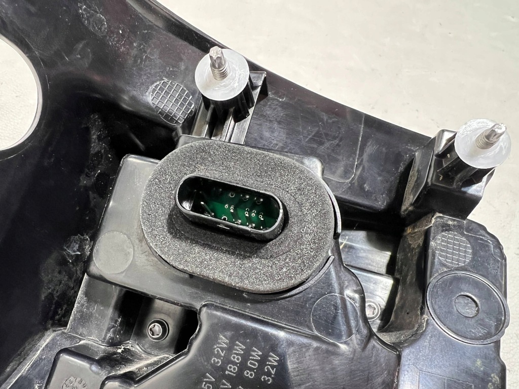 Лампа права правий задній tesla model 3 y 1502087-99-d Доставка