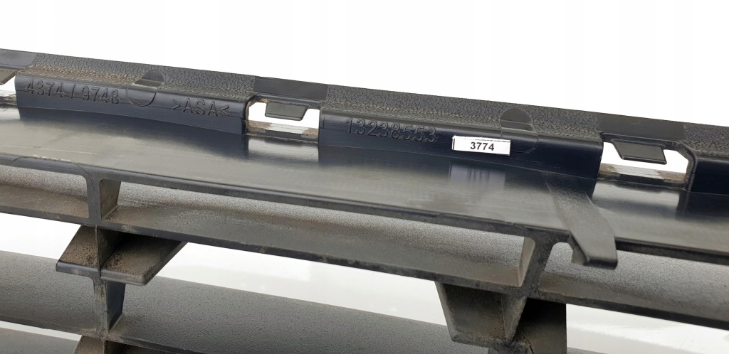 Opel astra h 3 3 рестайлинг  решётка средняя бампера перед передняя оригинал! Недорого