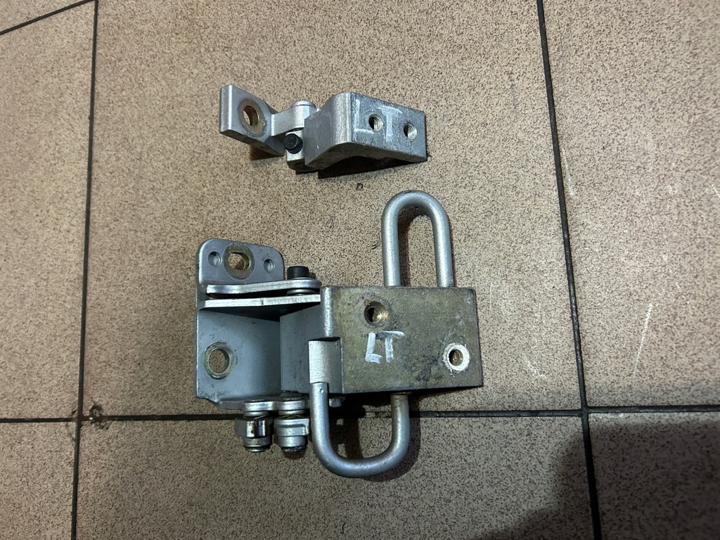 фото №1, Петля двері лівий задня audi a6 c6 комплект