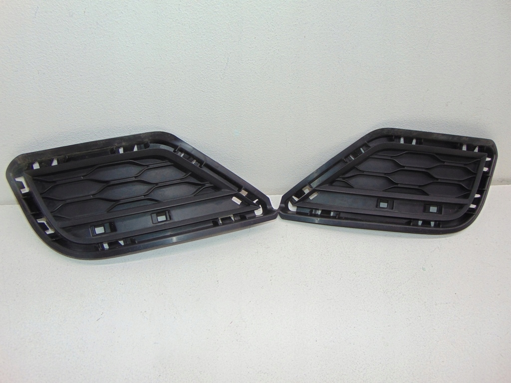 фото №1, Volkswagen оригинальный номер 2ga807245 решётка бампер