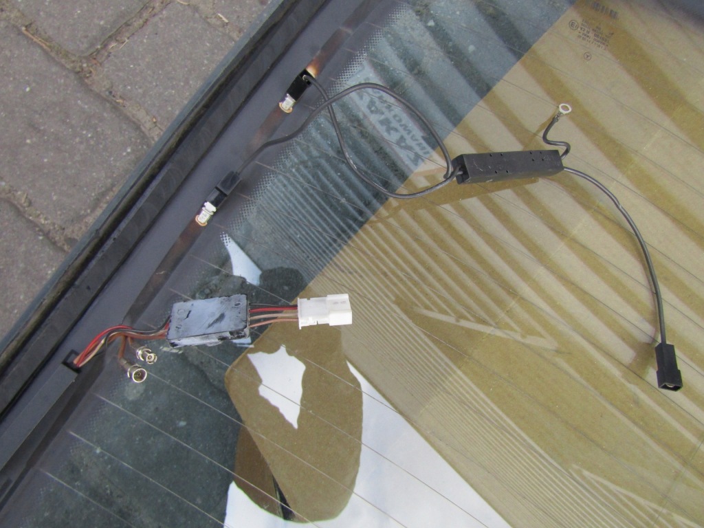 17 mercedes clk w209 купе скло задня avangarde 2003r sekurit + антена Зі Шроту