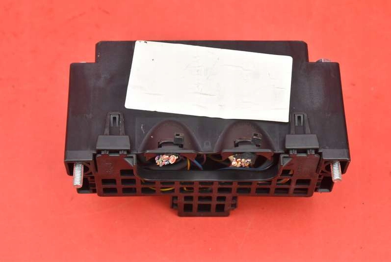Коробка предохранителей 8v5t-14a005-ake ford fiesta mk7 1.4 tdci 68 km 08-17 Недорого