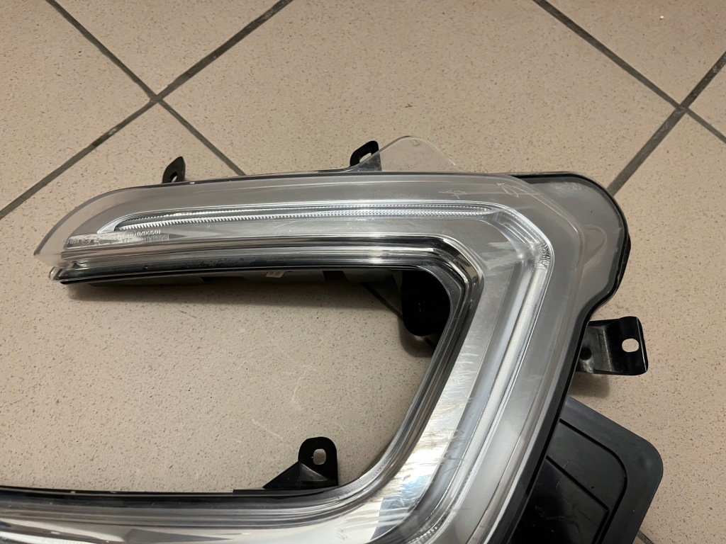 Купити Фара протитуманна фара led drl правий renault captur 1 1 рестайлінг  17- 266007846r