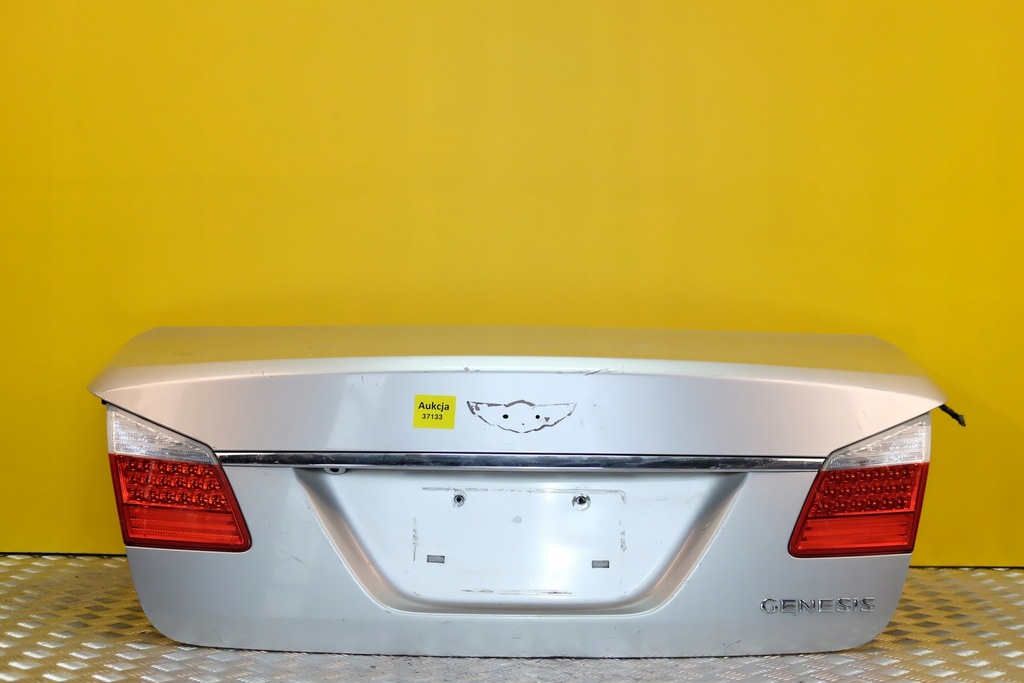фото №1, Hyundai genesis sedan 2008-2014 крышка багажника задняя лампа