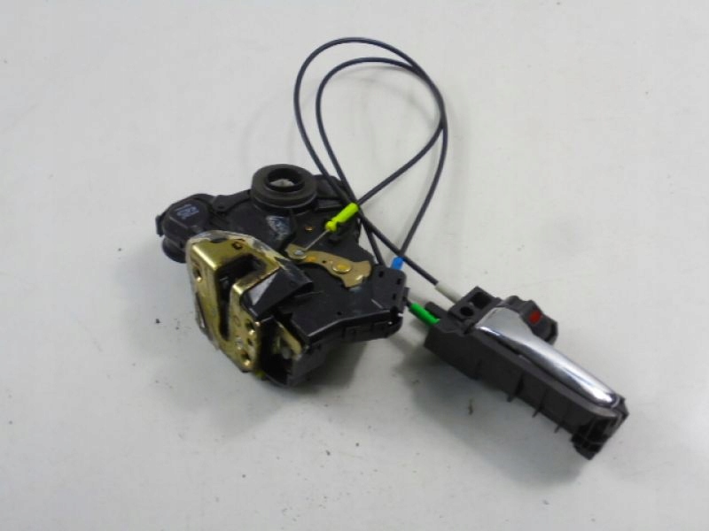 фото №4, Toyota avensis ii t25 замок дверь перед левый