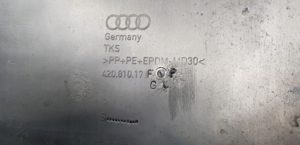 фото №4, Audi r8 coupe spyder 42 підкрилок лівий задня 420810171f