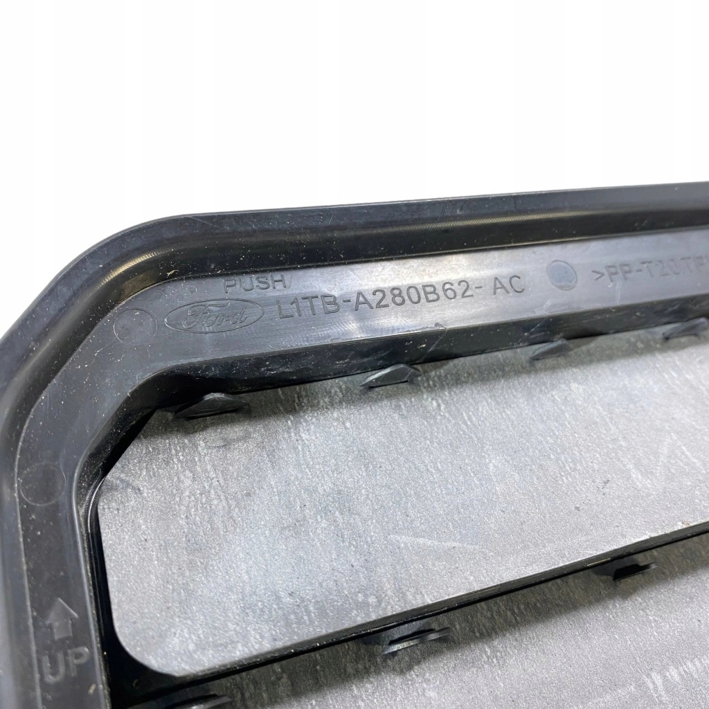 Ford kuga iii 2021 решітка вентиляційна pod бампером заднім Зі Шроту