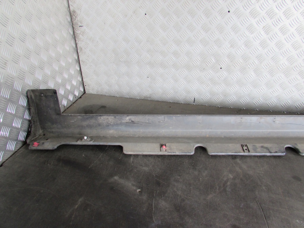 Накладка  порога  правая сторона hyundai i30 07-12r 87754-2r800 с Разборки