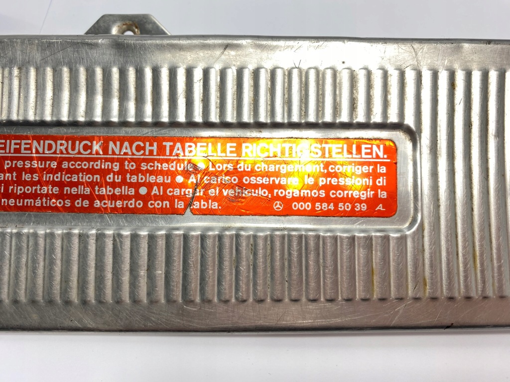 Молдинг кришки багажника накладка захист хром mercedes w124 kombi 1246980089 Зі Шроту