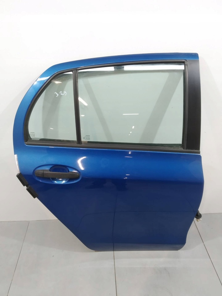 Купити Двері праве задній 8t0 toyota yaris ii 2005-2011