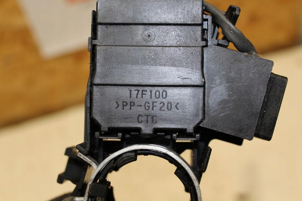 фото №9, Перемикачі перемикачі lexus is 220 17f100