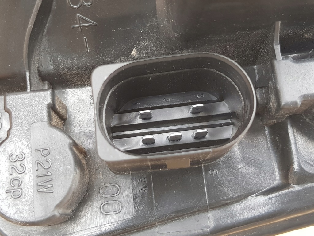 Вкладыш фонари w крыло - правый задний  + штекер / - audi a4 b7 - 04-08 - седан Доставка