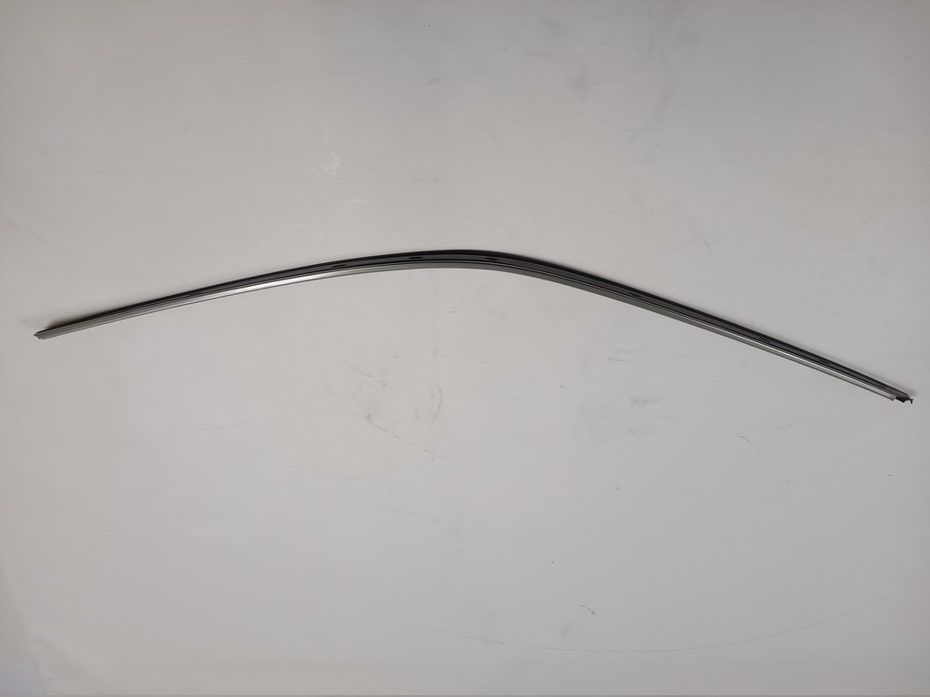 фото №5, Рамка молдинг прокладка стекло правая challenger 2015