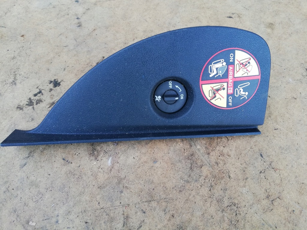 фото №1, Заглушка панелі права clio iii 8200407591