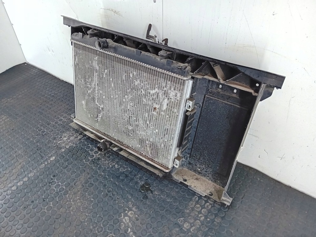 Радиатор воды с вентилятор peugeot 308 sw 1 9650316080 1.6 vti с Разборки