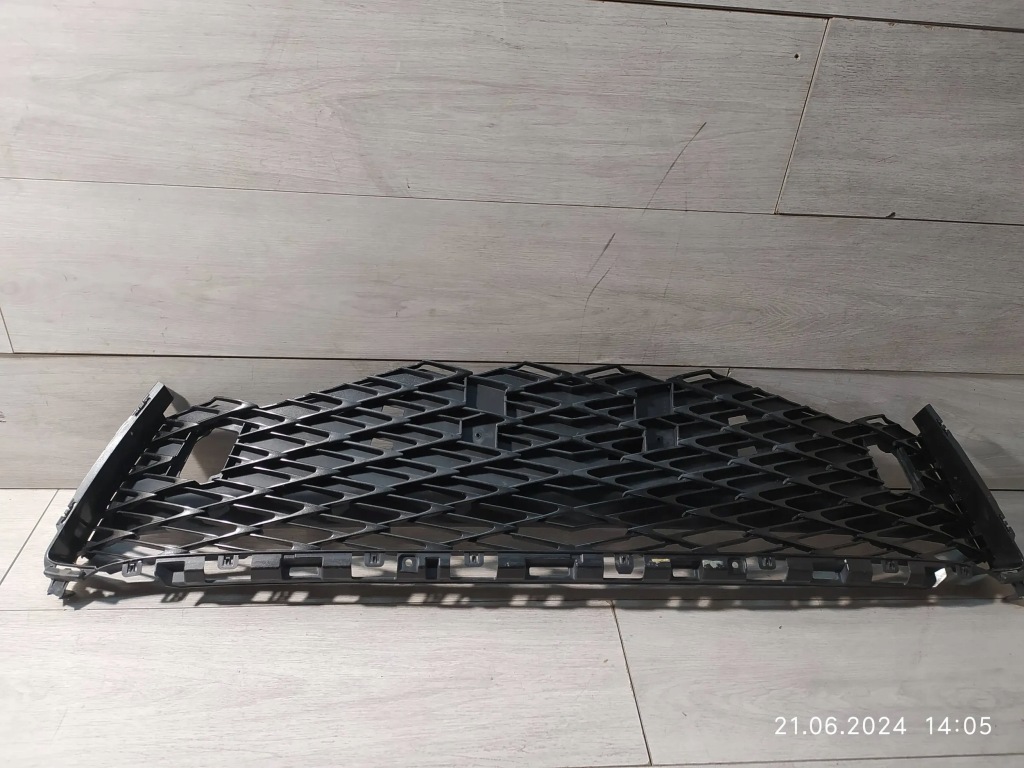 фото №1, 8954. lexus rx iv f-sport решётка средняя бампер перед 53155-48060