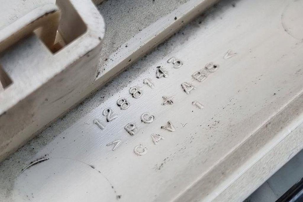 фото №8, Освещение внутреннее dodge nitro 1288143 2.8l дизель 130kw 2009