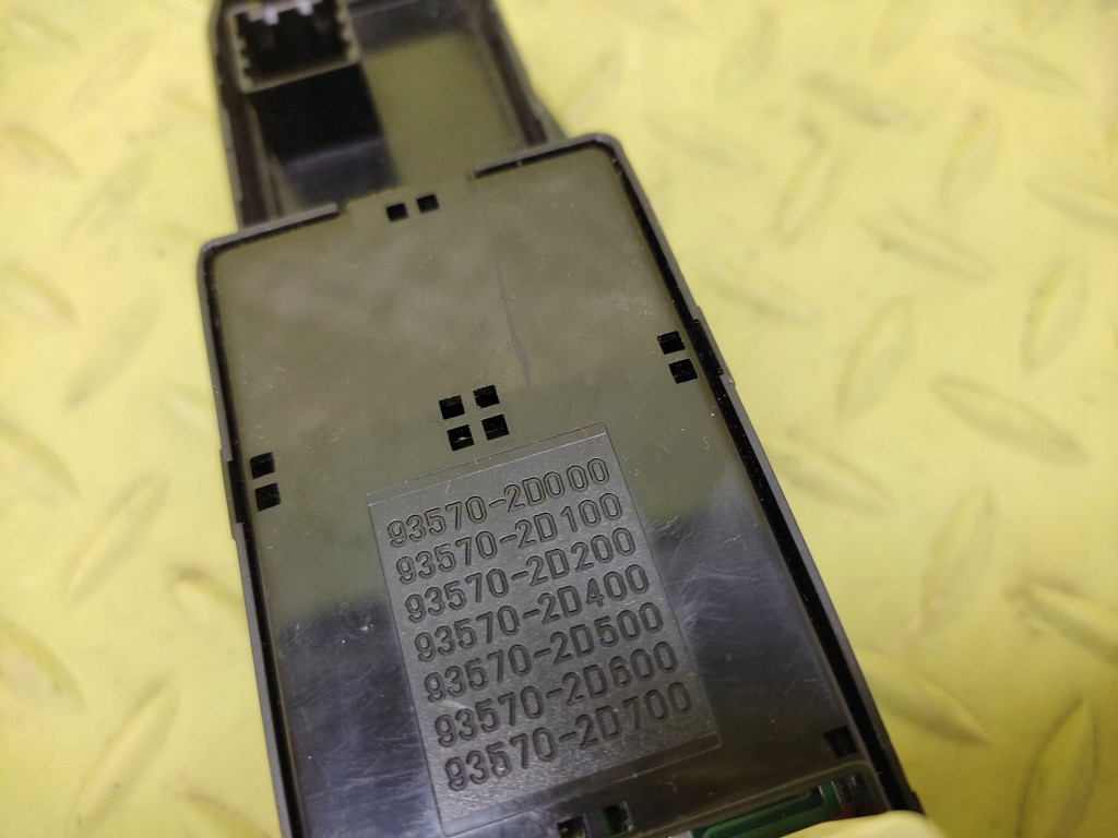 фото №8, Hyundai elantra перемикач вікон 935702d000