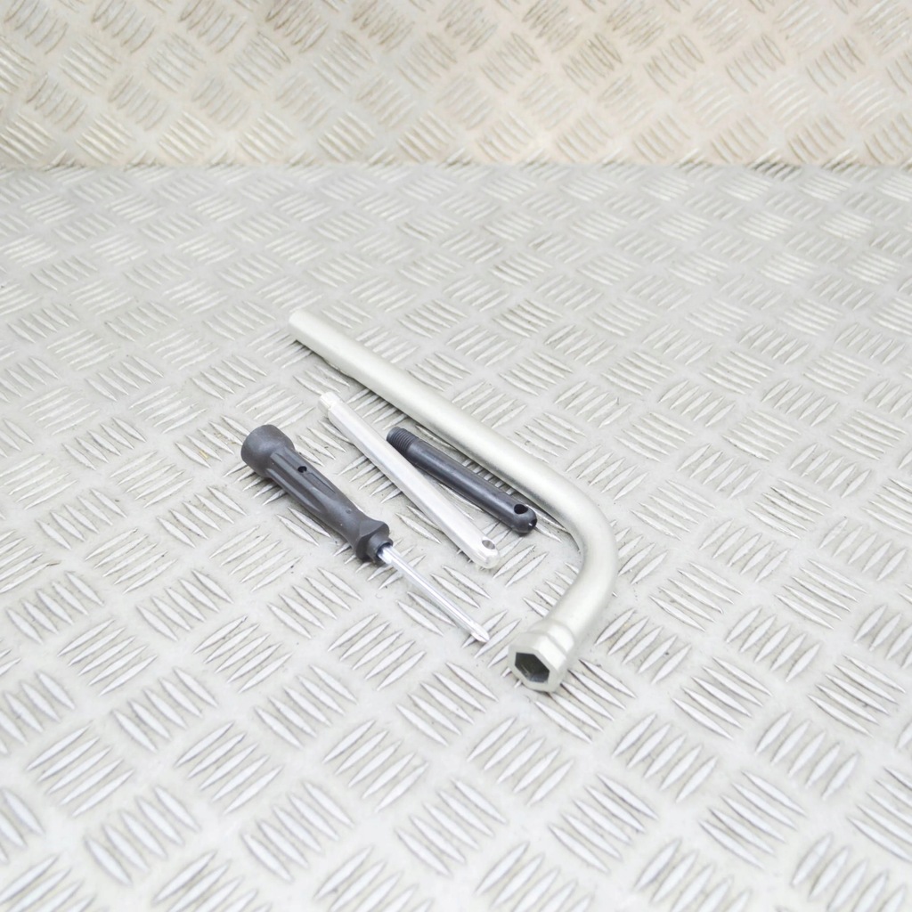 фото №9, Audi q8 2021 набор инструментов