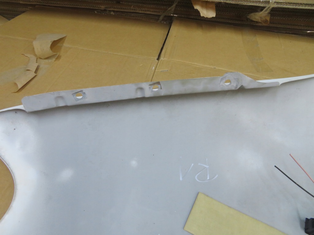 Крило перед правий renault master 1 98- Недорого