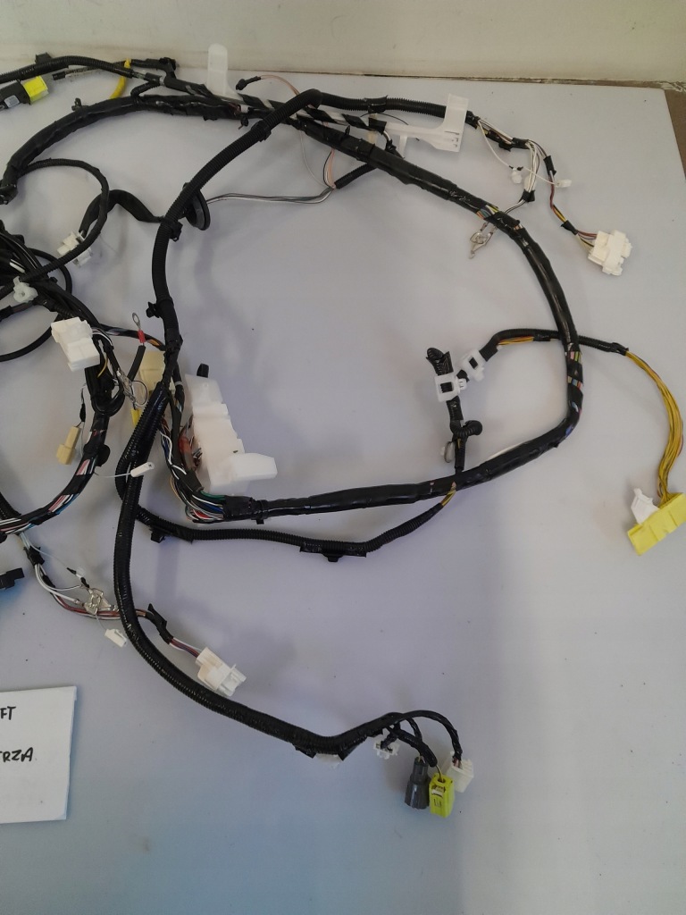 Avensis t27 lift / t29 kombi 1.8 бензин электропроводка салона в Украине