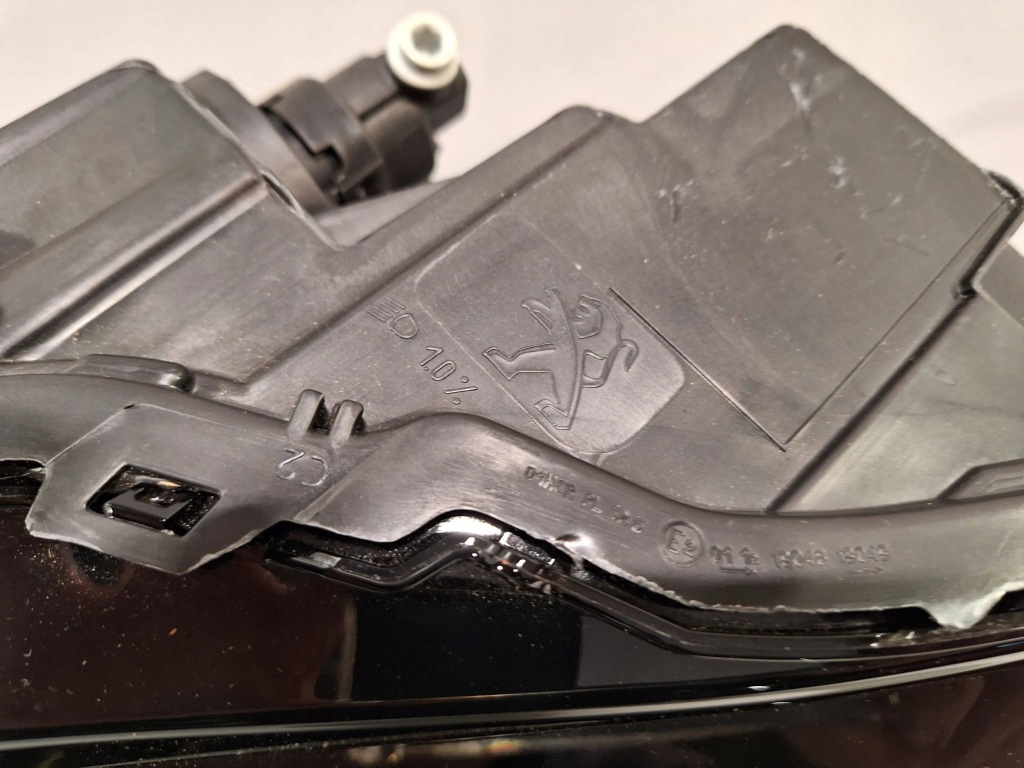 Фара перед левая новая valeo led 9833036380 peugeot 208 2 2008 2 19- Цена