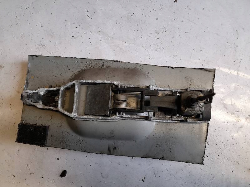 Ручка правый  передняя наружная mercedes c180 Цена