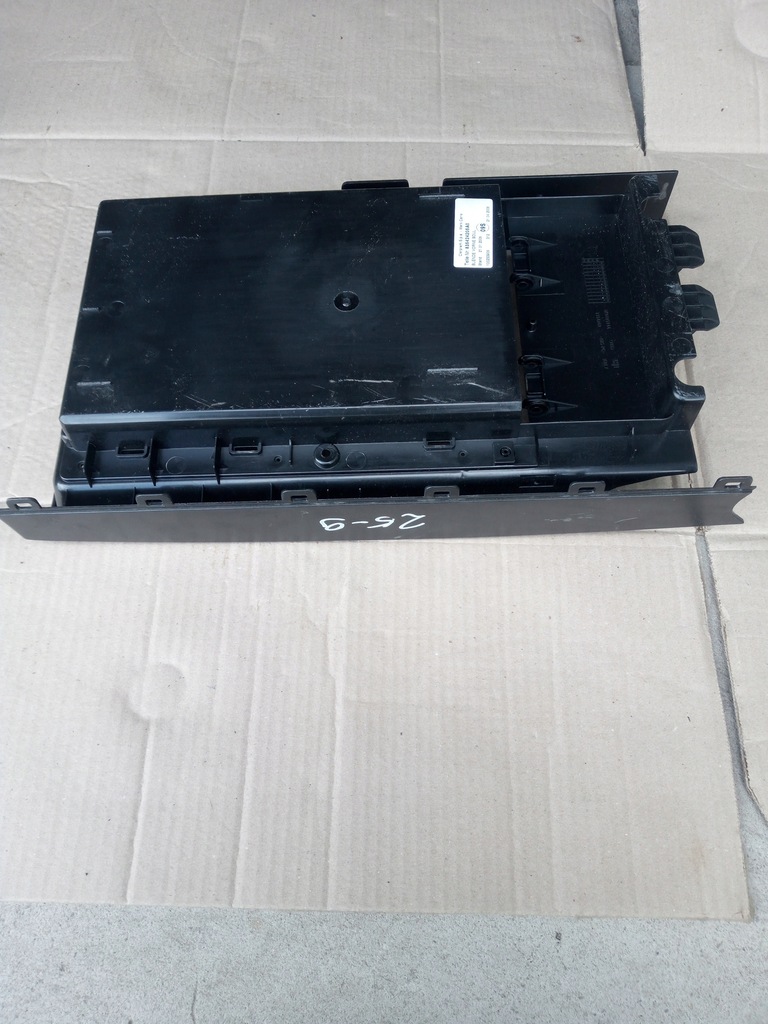 фото №5, Audi a4 b8 a5 заслонка подлокотник сиденье задняя 8k0885944