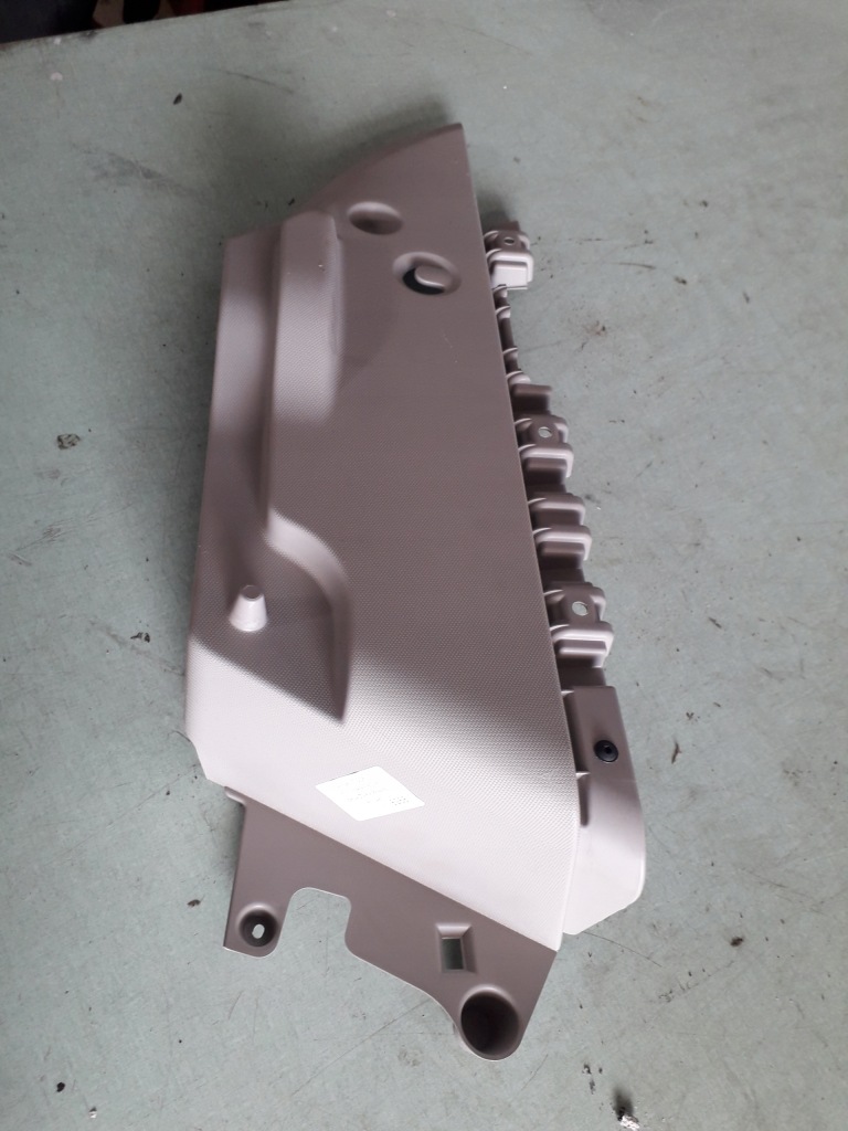 фото №1, Renault zoe кронштейн полиця багажника праве