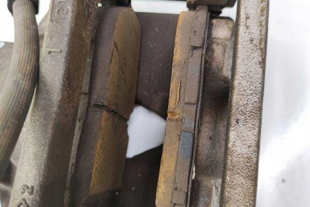 фото №7, Суппорт тормозной передний левый peugeot 308 ii 9831730980 1.6l 2021