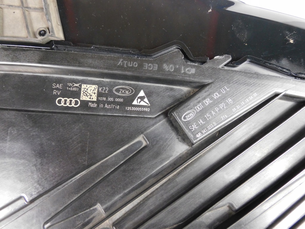 Audi q8 4m8 фара ліва америка full led 4m8941033b cała Зі Шроту