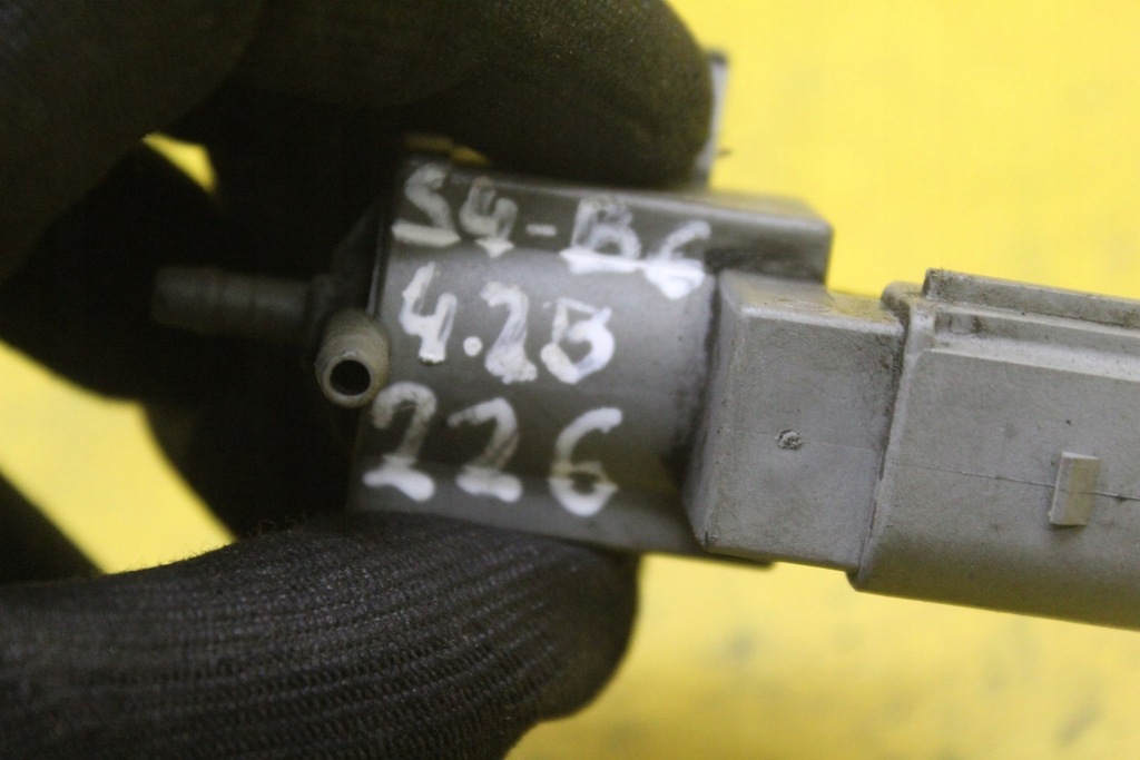 фото №8, Клапан вакуумa 079906283b a8 s4 b6 4.2b bbk