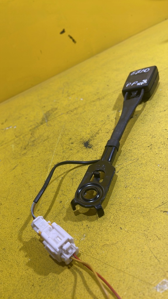 фото №1, Peugeot 3008 - кліпса ременів - правий перед