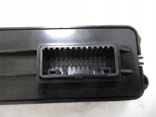 фото №9, Hyundai tucson ii панель управление 93300-d7600