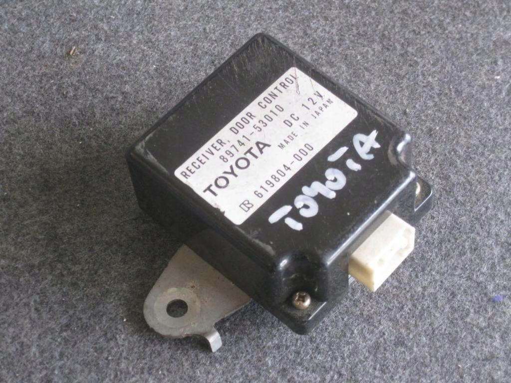 фото №1, Lexus is 200-300 2001 блок управления модуль дверь