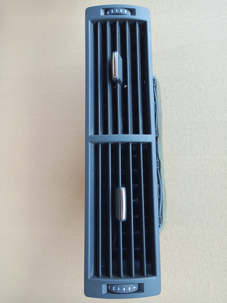 фото №8, Audi a4 b7 решітка ґрати обдув 8e0820951hśrodkowa