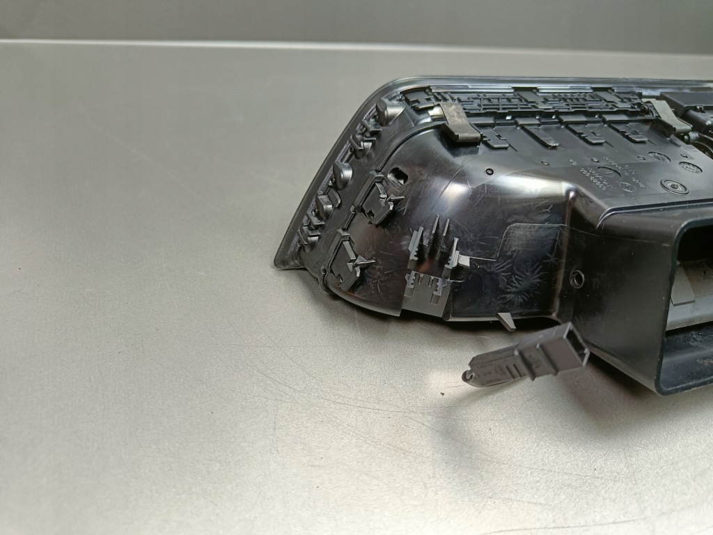 Решітка обдув skoda superb 3 iii середня центральна 3v0820951c Недорого